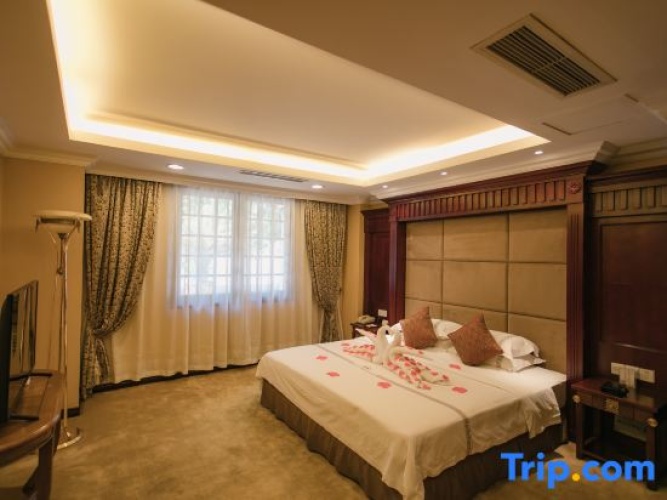 2 Bedrooms Deluxe Suite