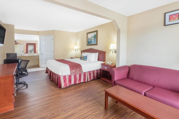 Baymont Inn & Suites Macon I-475