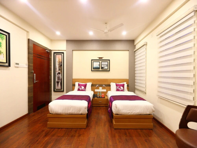 OYO 8108 Adore Residency