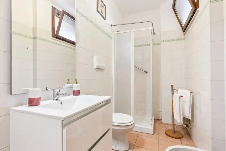 Airport & Station Flat - Private Parking