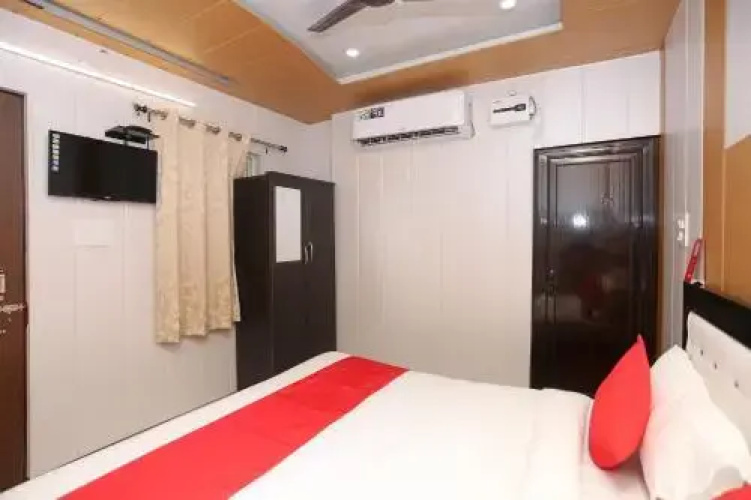 Om Mukunda By WB Inn