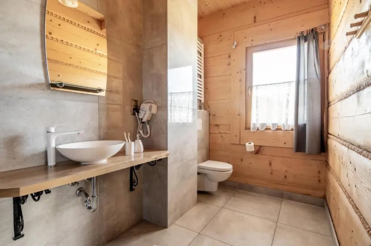 2 Bedrooms Chalet