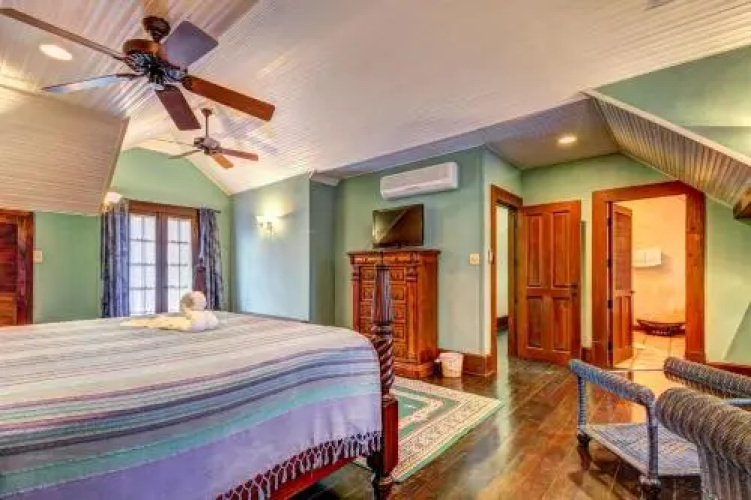 Toucan Suite @ Mahogany Hall