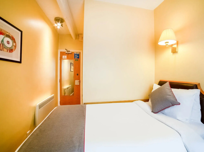 OYO Sandringham Hotel