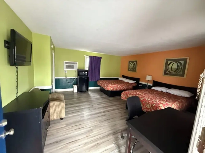 Standard Quadruple Basement room