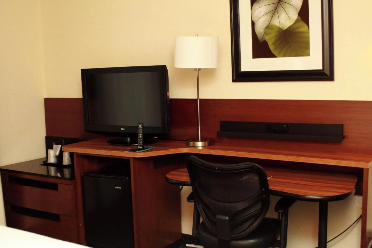 Fairfield Inn & Suites Fairmont photo 7