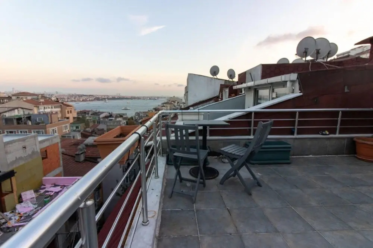 Sleek Flat With Excellent View in Cihangir