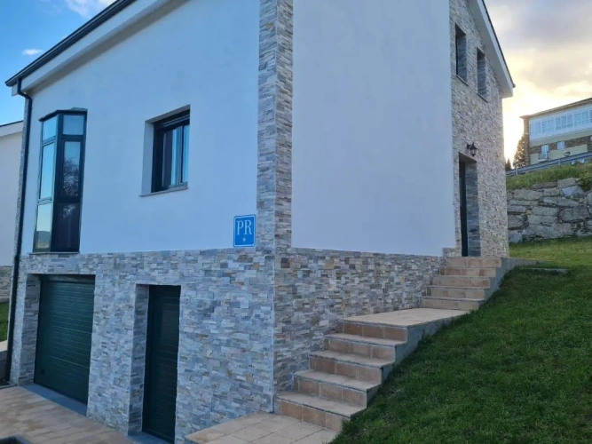 4 Bedrooms Cottage
