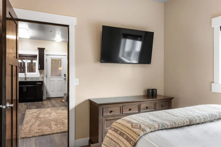 The Yellowstone Hideaway Unit C