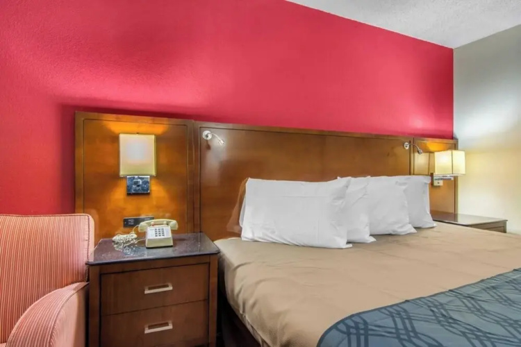 Forsyth Inn & Suites