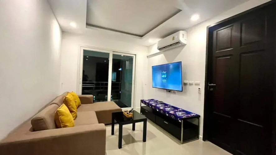6-15 - 1 Bdr Condo With Balcony and Shared Pool