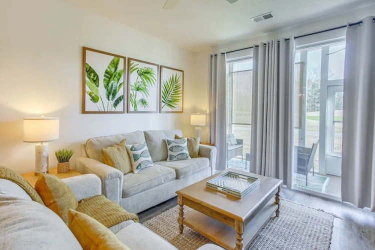 2 Bedrooms Apartment