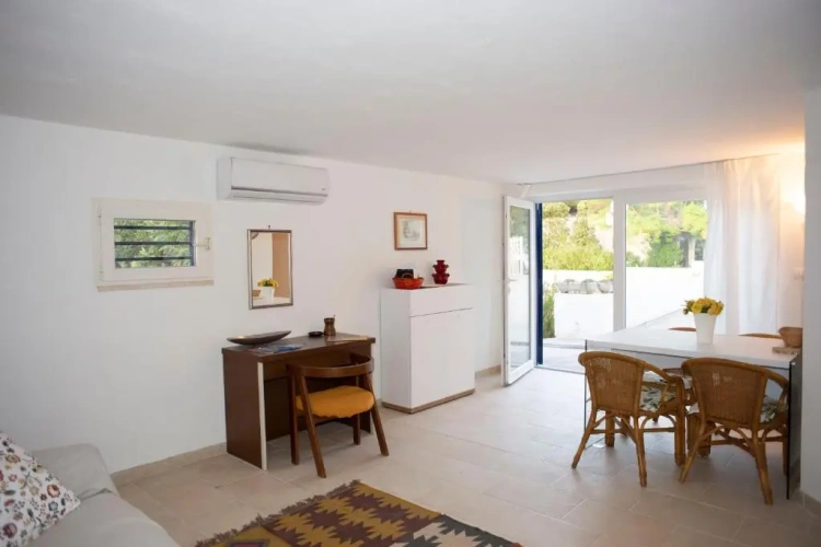 2 Bedrooms Cottage