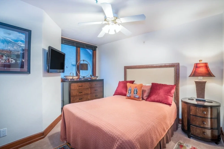 3 Bedrooms Cottage with balcony