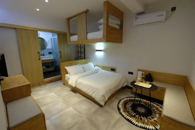 Standard Triple room