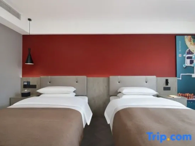 Standard Double room with city view