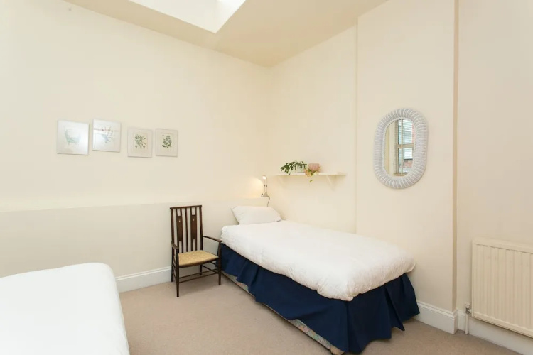 Veeve - Rosey Rosslyn Flat