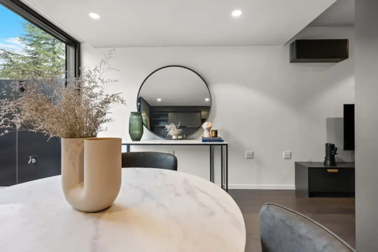 Immaculate Braddon Studio With Accessible Bathroom