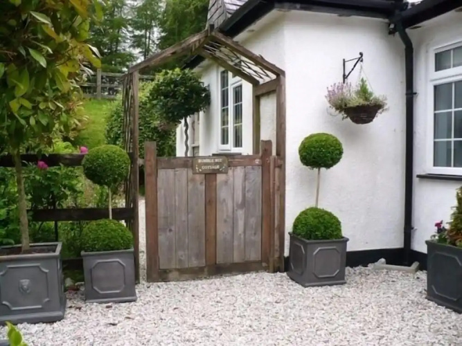 Bumble Bee Cottage