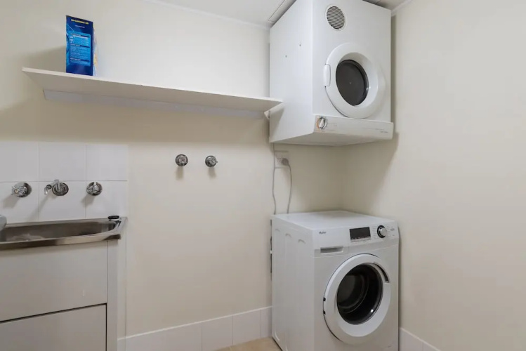 Sydney CBD Self-Contained Studio Apartment (2806PT)