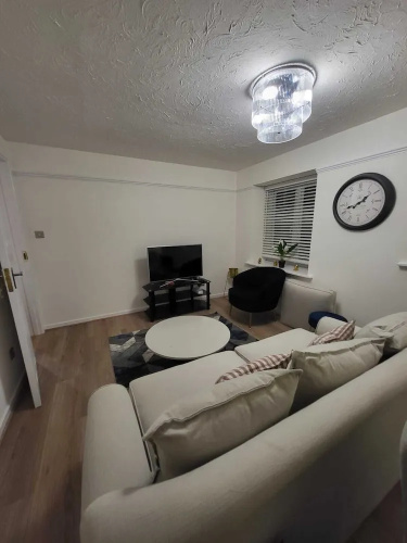 Lovely 2-bed Apartment in Grays