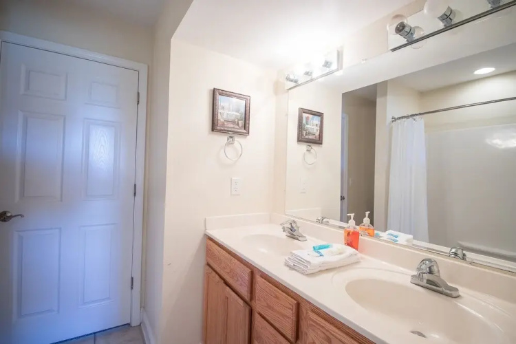 Oak Shores 66