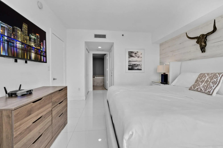 Icon Brickell Downtown W Miami Suites