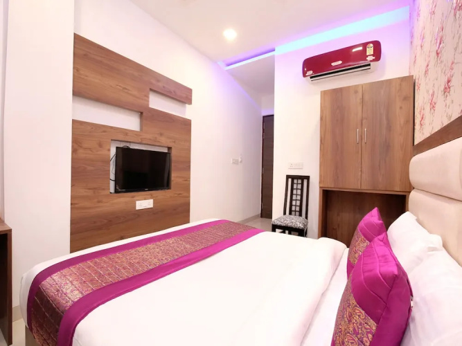 OYO 15208 Hotel Unique