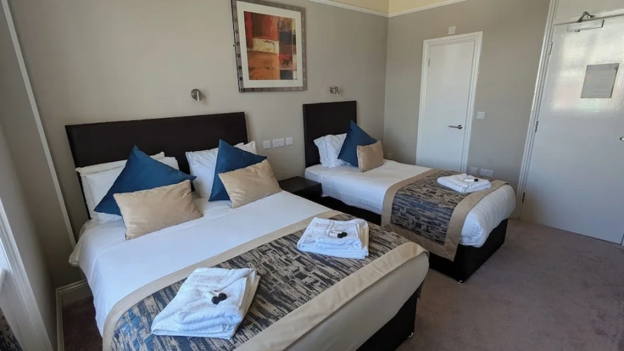 Standard Triple room