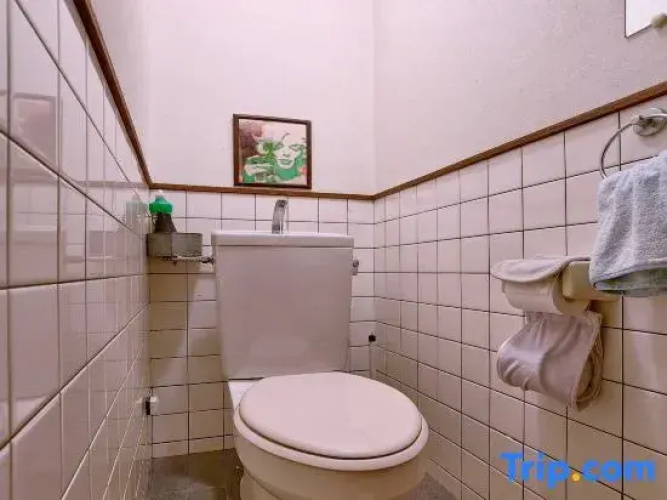 Private single room 2F with shared bath and toilet