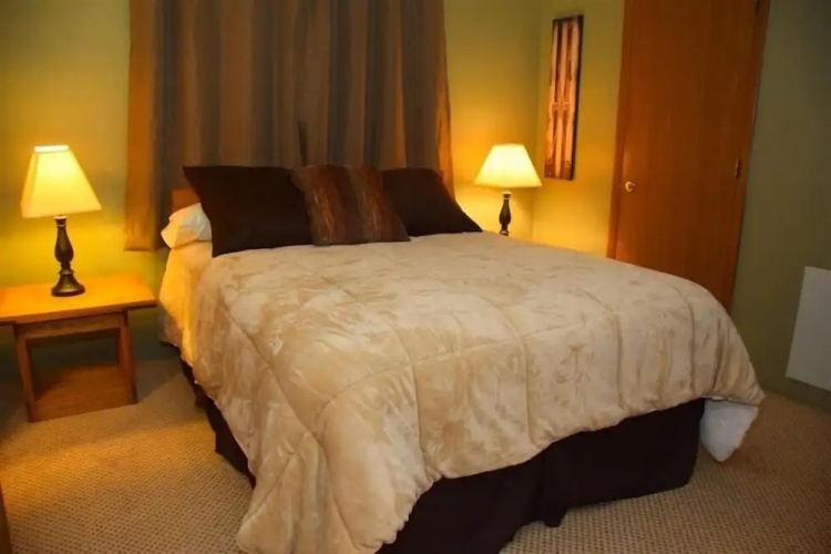 Seven Springs 3 BR Condo, walk to slopes! by RedAwning