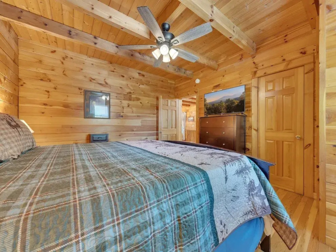 Chillin N Grillin 2 Bedroom Cabin
