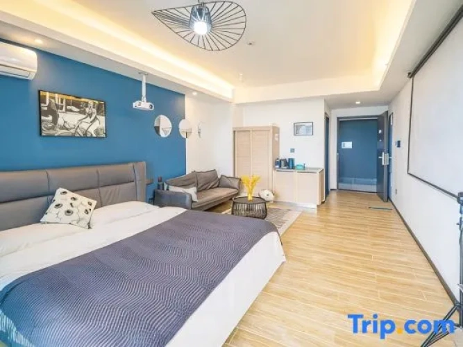 Luxury Single room with balcony and seafront