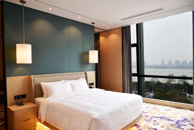 Deluxe Double Suite with panoramic view