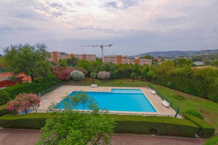 3 Bedrooms Apartment