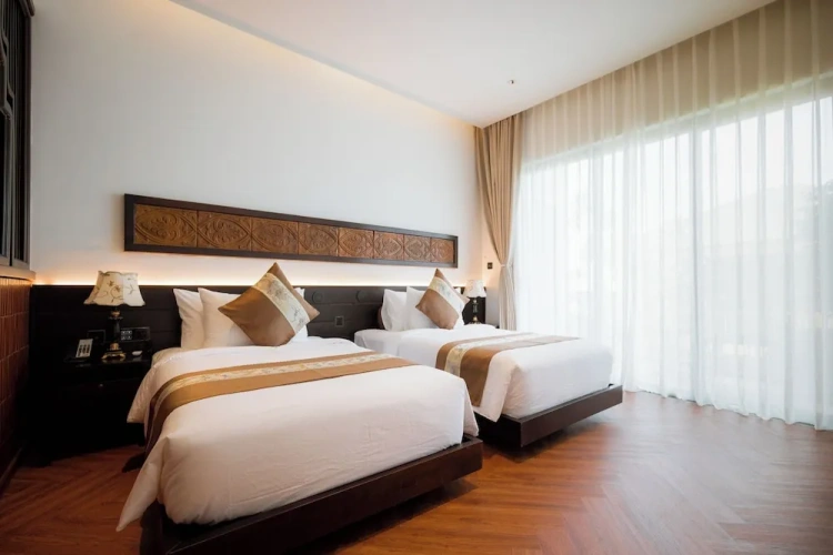 Deluxe Twin room with partial sea view