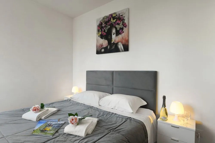 Santi Apartment Few Min From Lake
