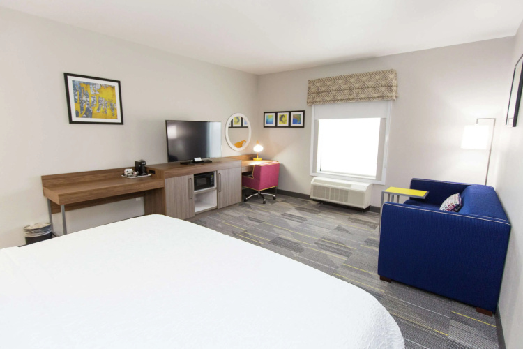 Hampton Inn Mustang