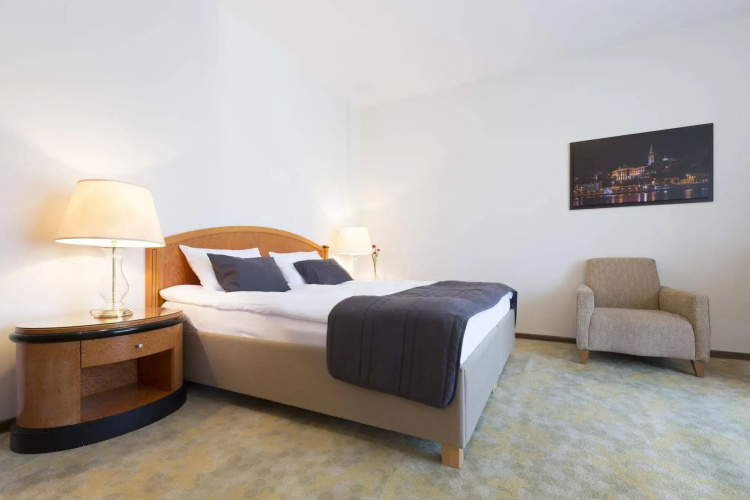 Hotel Avalon