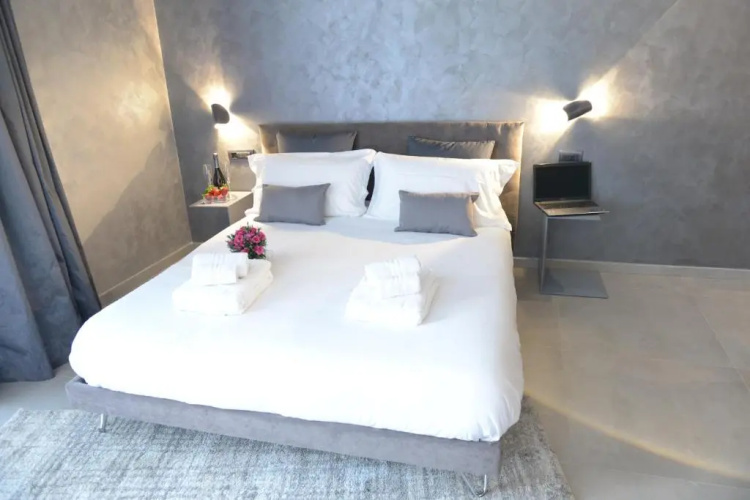 Suite28 (Adults Only)