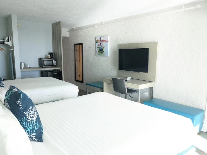 Standard Quadruple room with balcony and with city view