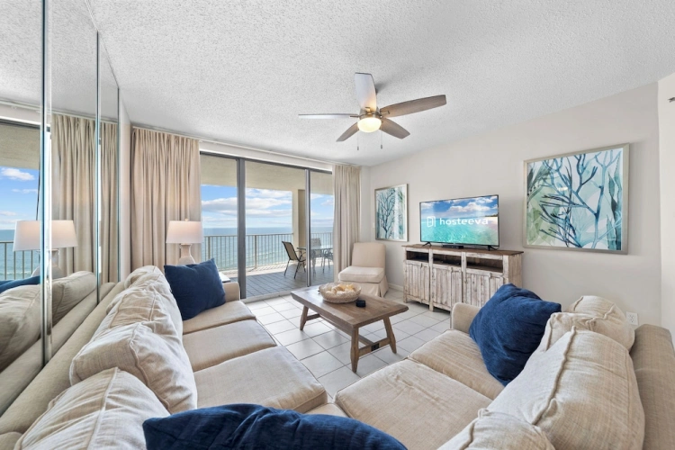 3 Bedrooms Standard room with balcony and with pool view