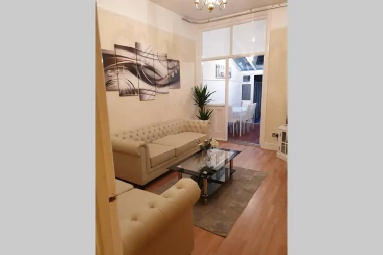 3 Bedrooms Apartment