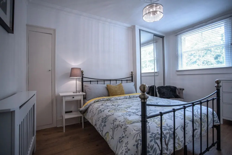 1 Bedroom Apartment With River Views