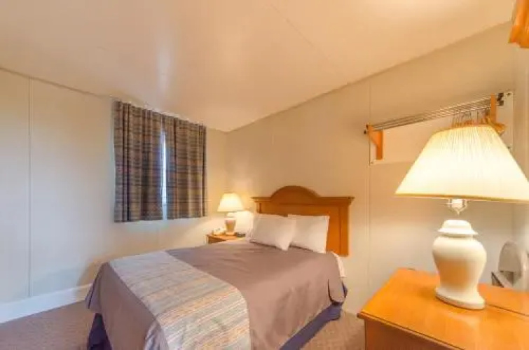 Lark Motel
