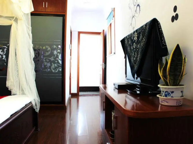 Wuzhen Bridge River Home Inn