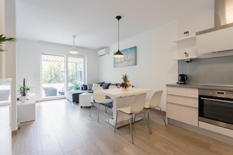 2 Bedrooms Apartment