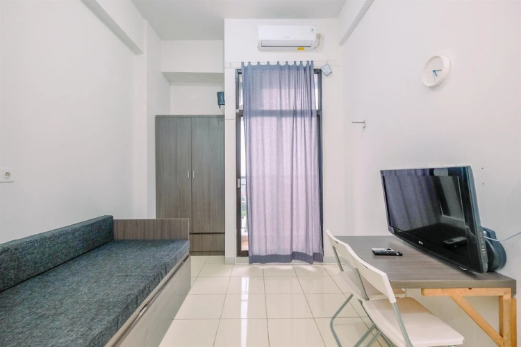 Comfortable and Minimalist Studio at Dave Apartment