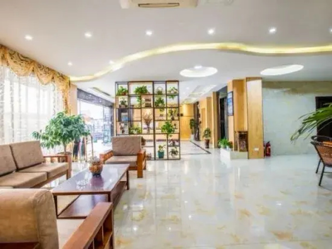 Junshang Hotel (Yangshuo West Street Store)