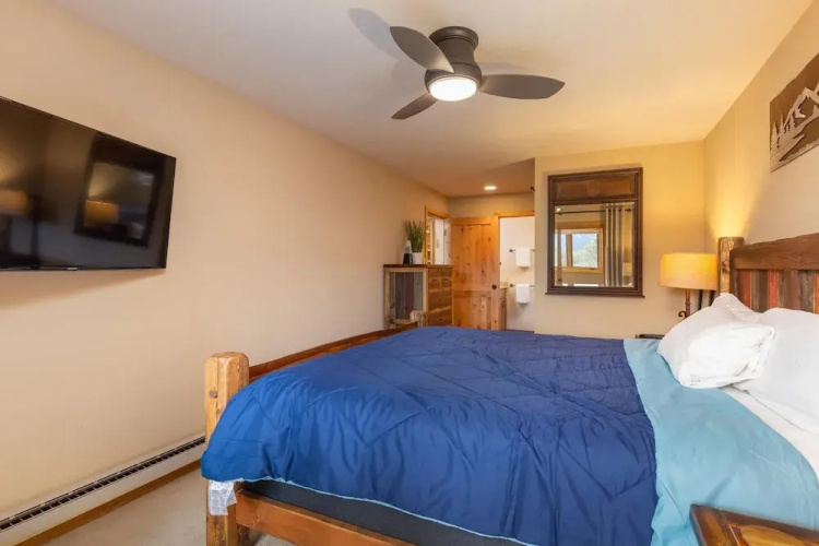 2056 The Pines 2 Bedroom Condo by RedAwning